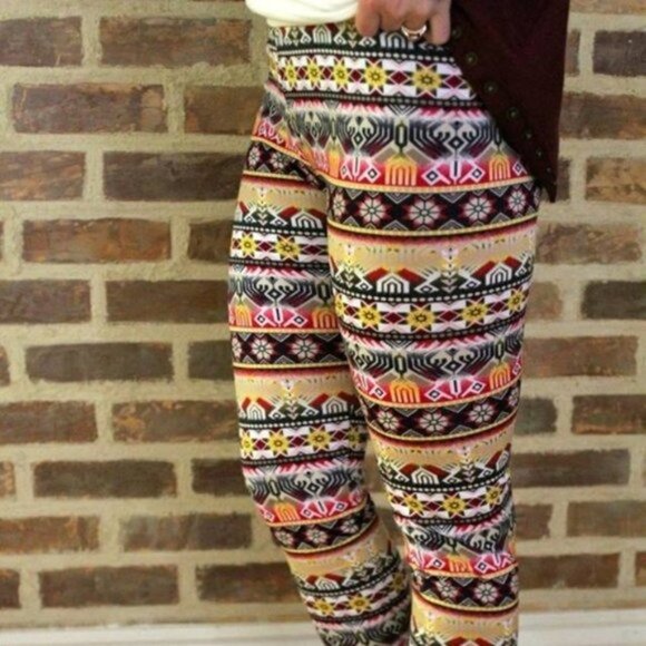 Pants - Beige Red Pattern Tribal Aztec Print Soft Leggings NWT XS Boutique